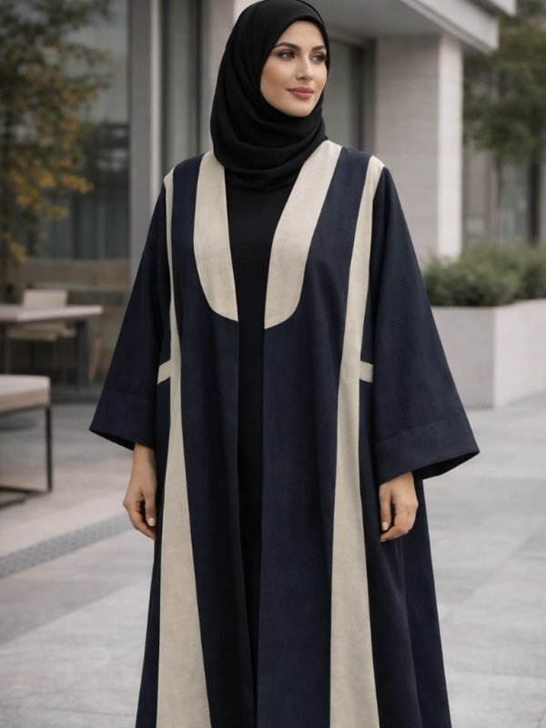 Woman wearing a black and beige abaya outdoors. |THE LAMORAH
