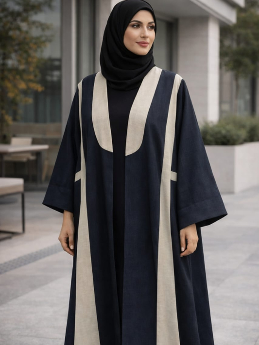 Woman wearing a black and beige abaya outdoors. |THE LAMORAH

